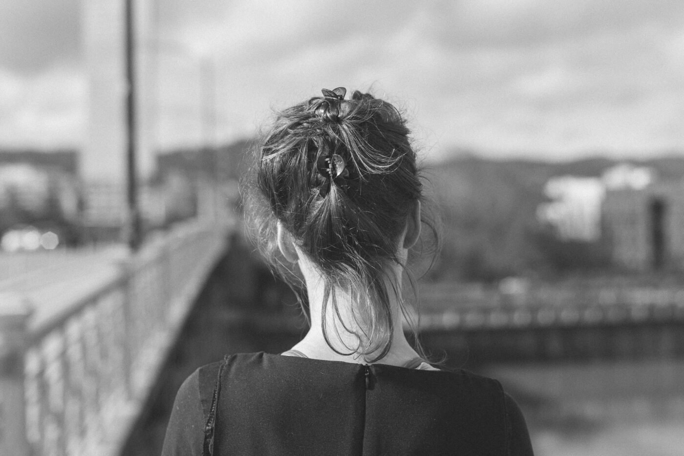 anika-on-burnside-bridge-portland-blackandwhite