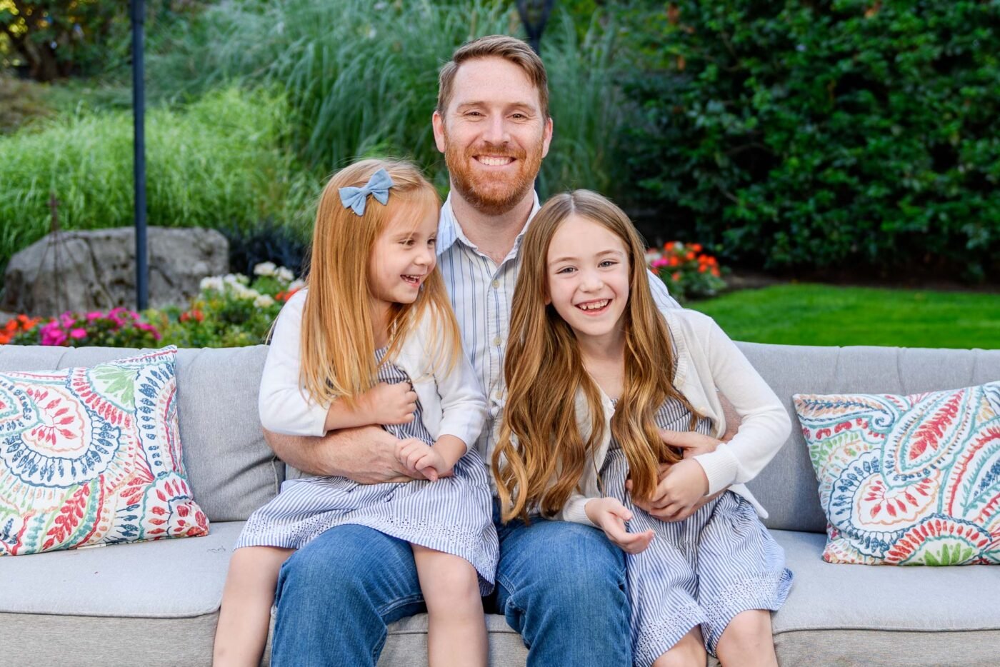 dad-two-daughters-hugging