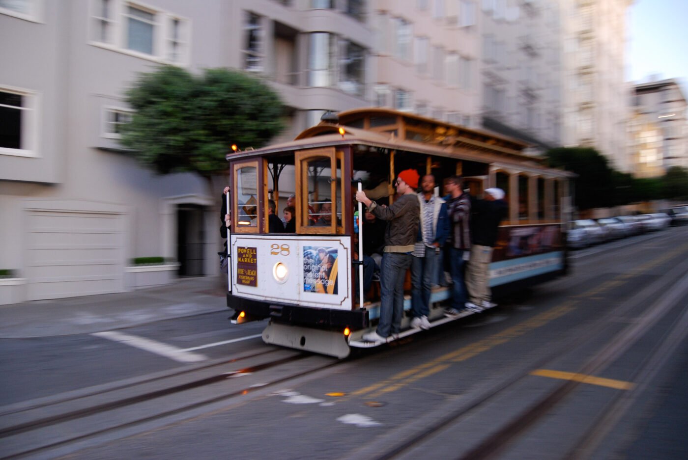 fast-cable-car-san-francisco