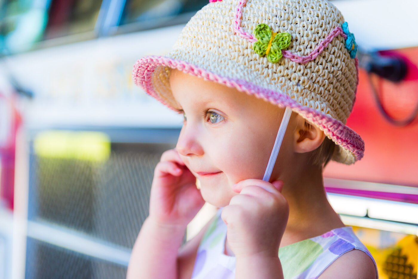 cute-girl-summer-hat-close-up cute-girl-summer-hat-close-up