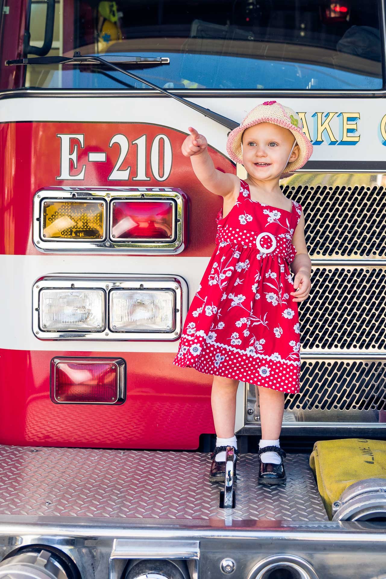 girl-pointing-finger-fire-engine girl-pointing-finger-fire-engine