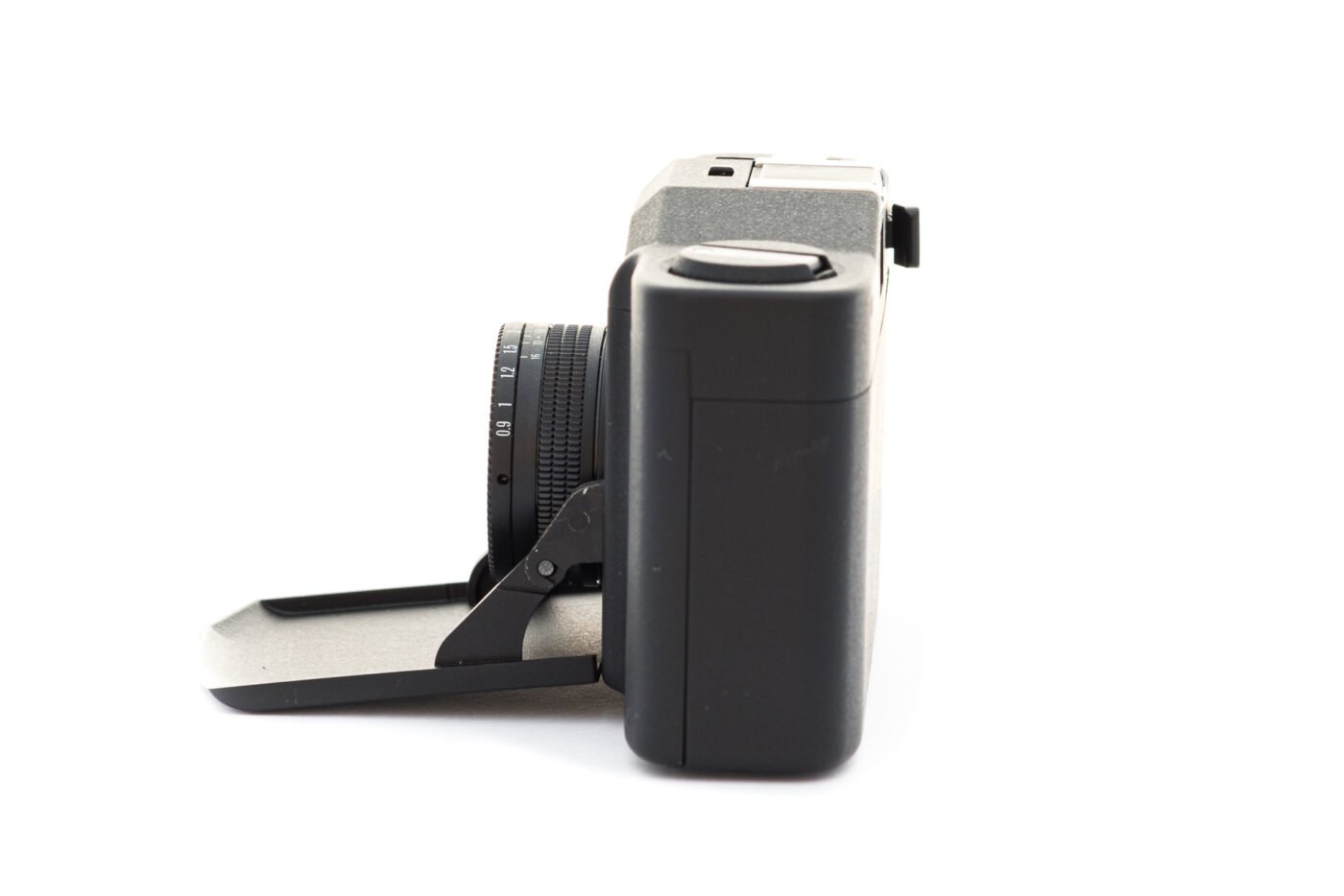 minox-35-gt-35mm-camera-side-view